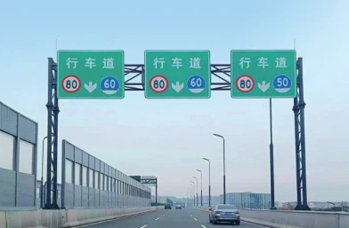 Postoje li kakvi propisi za boju stupova signalne rasvjete?